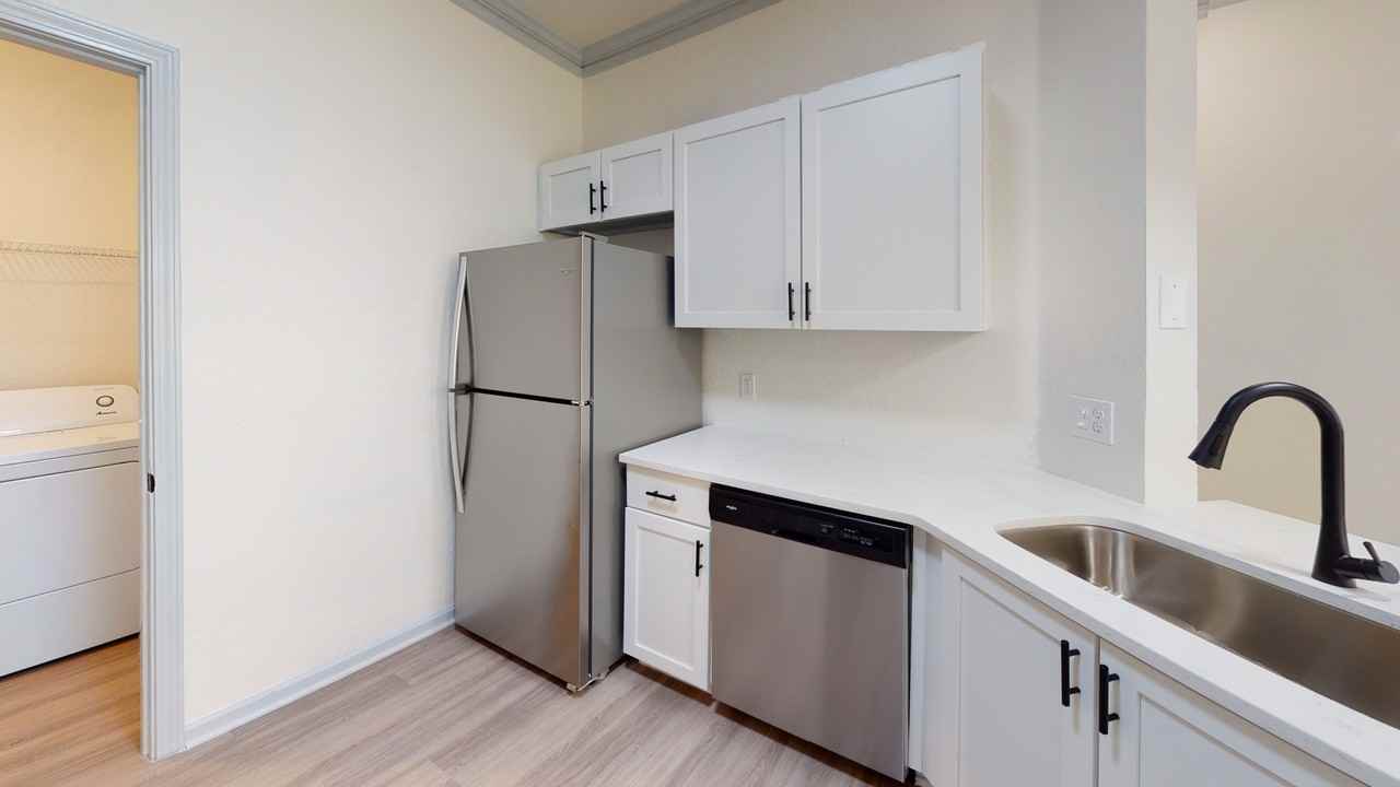 Halston World Gateway Apartment Homes - Photo 4 of 56