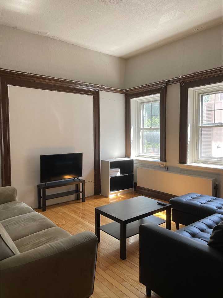 456 Avenue des Pins #107 - Photo 2 of 14