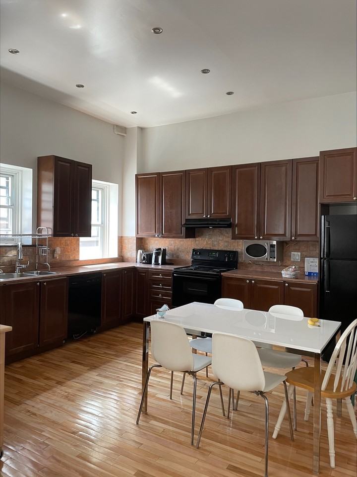 456 Avenue des Pins #107 - Photo 3 of 14