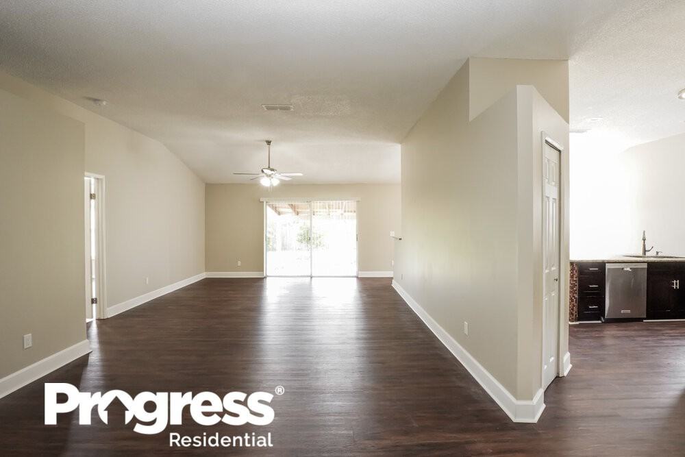 5592 Garden Grove Cir - Photo 3 of 16