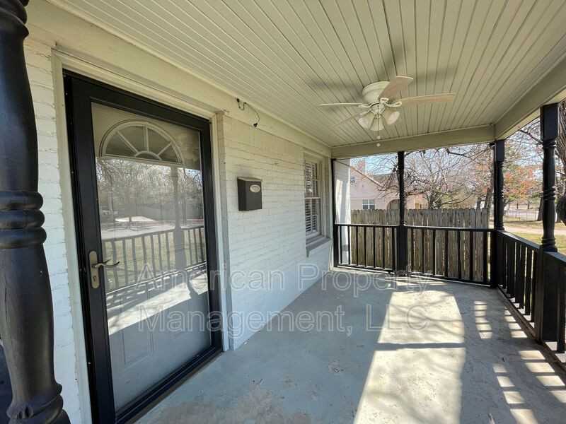 3507 E 15th St - Photo 4 of 24