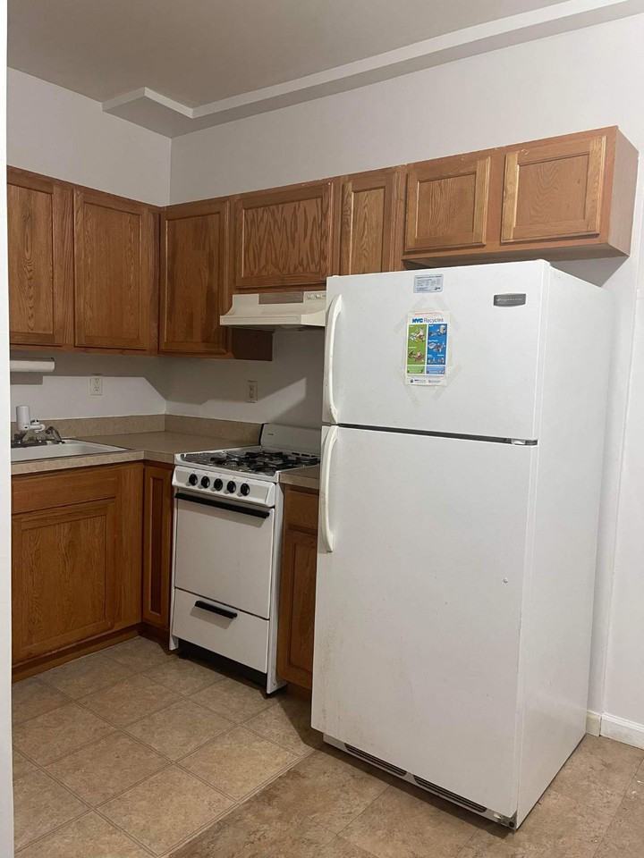 121 Union Avenue 1f - Photo 2 of 4