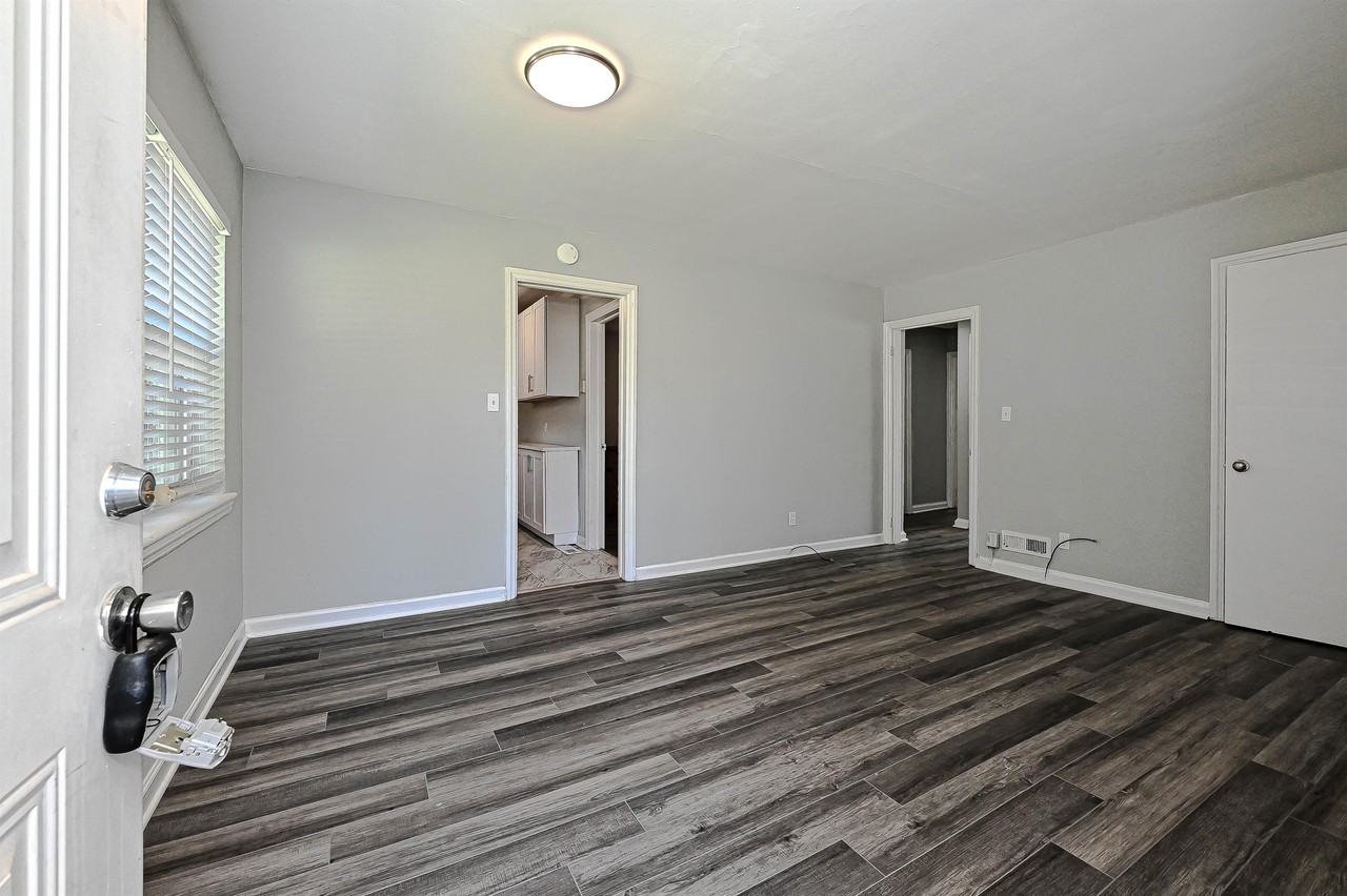 1229 Effingham Rd #1 - Photo 4 of 20