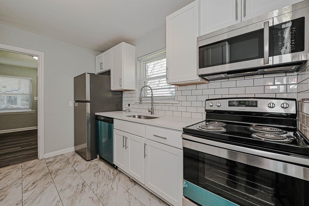 1229 Effingham Rd #1 - Photo 7 of 20