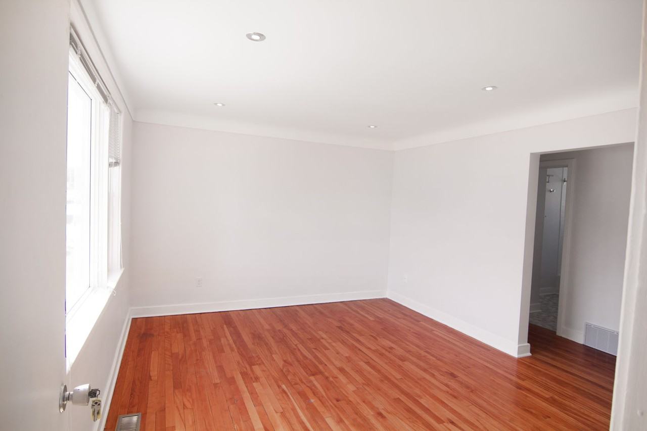 Merivale Rd & Kingston Ave - Photo 3 of 10