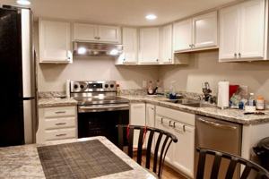featured image of 810 E Lewis St