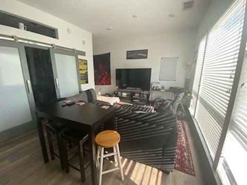 558 East Stonewall Street - Photo 2 of 7