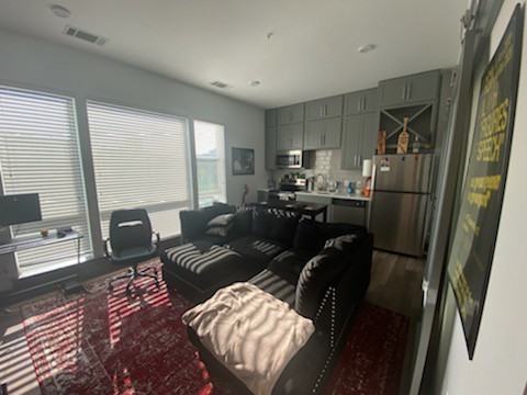 558 East Stonewall Street - Photo 3 of 7