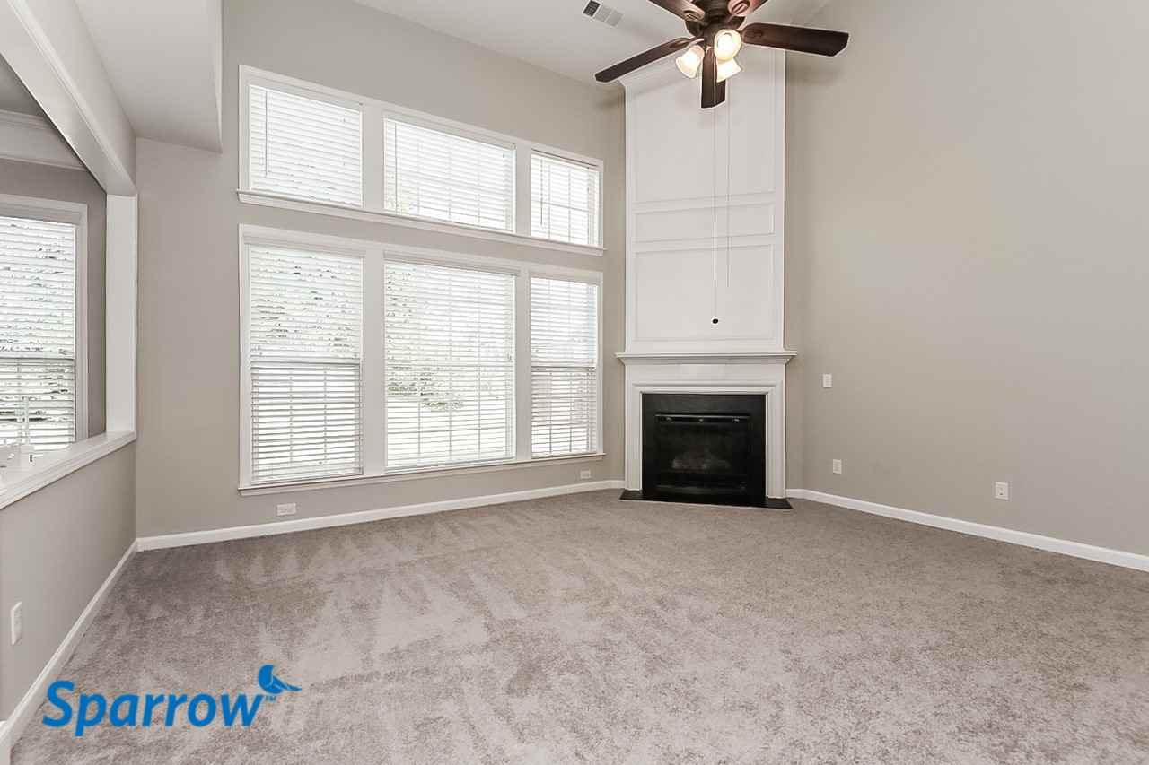 811 Poplar Ter - Photo 2 of 15