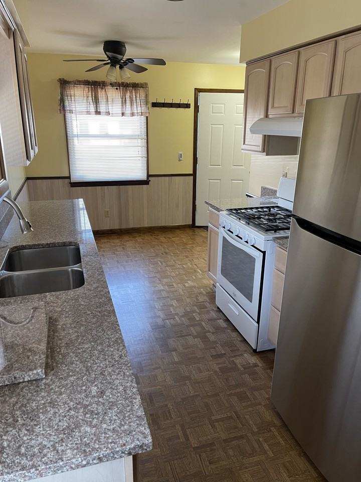 430 2nd St - Photo 2 of 3