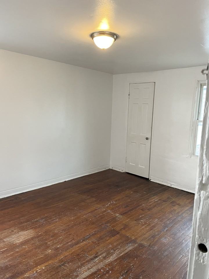 342 Millicent Ave - Photo 3 of 14