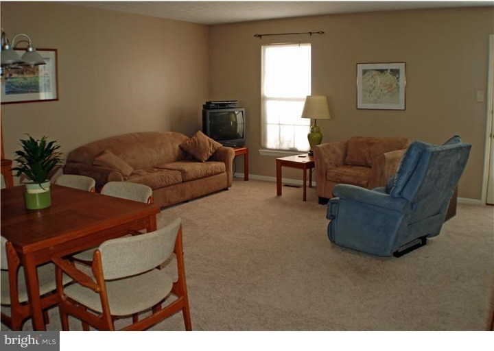 115 W Shetland Ct - Photo 2 of 9