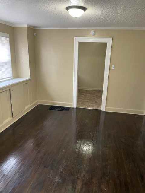 1128 S Somerset Ave - Photo 3 of 8