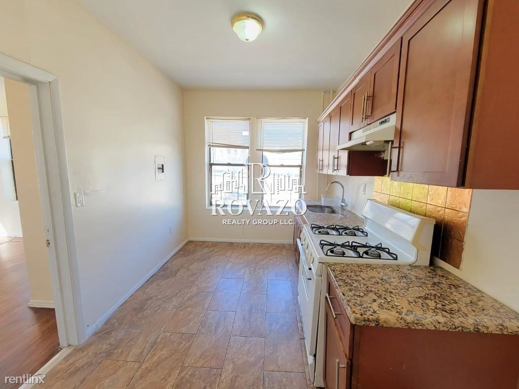 299 Summer Ave - Photo 2 of 8