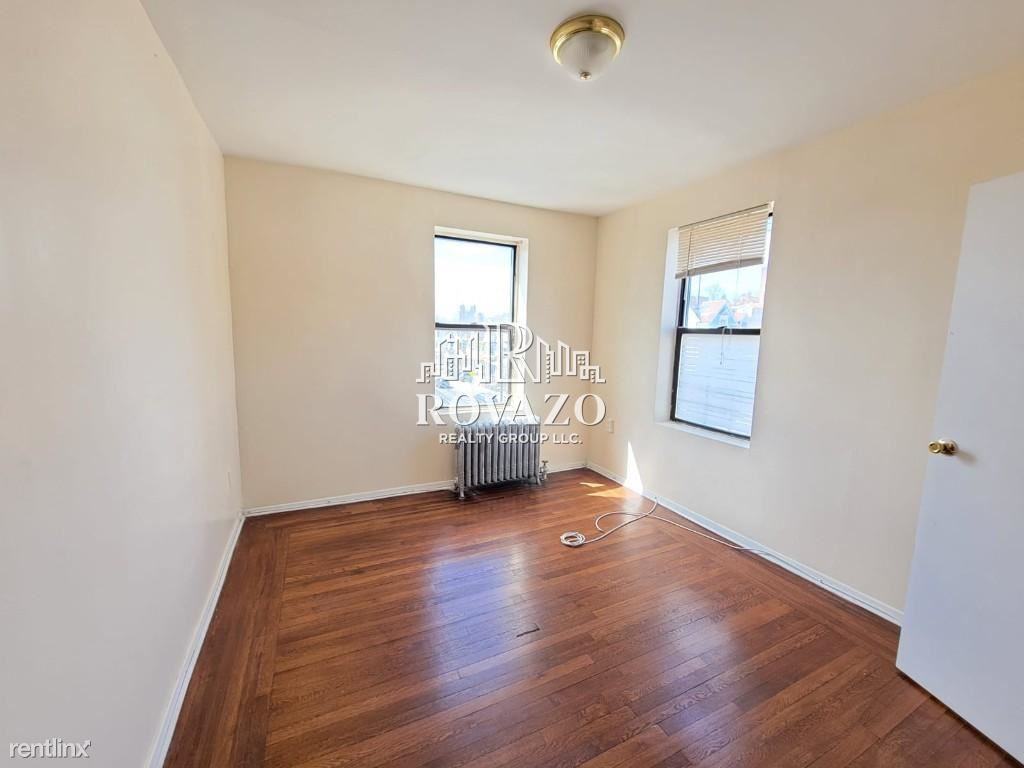 299 Summer Ave - Photo 3 of 8