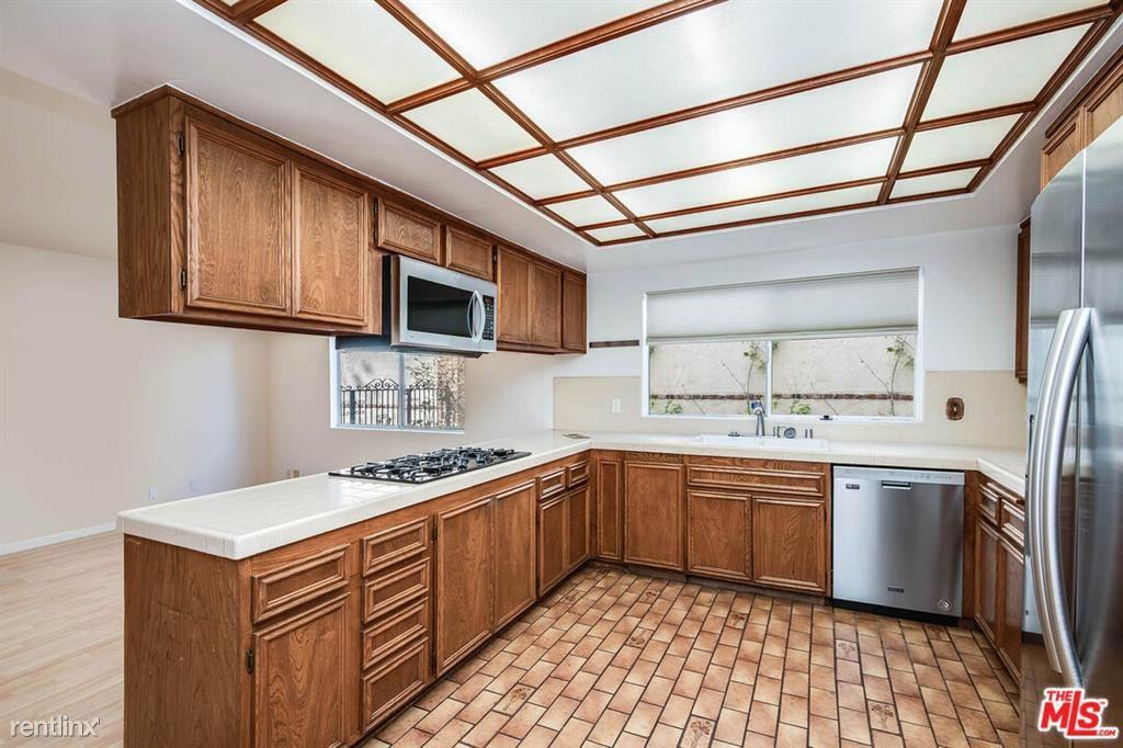 1307 Annandale Ter - Photo 2 of 10