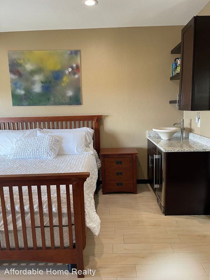 530 E Glenhurst Dr - Photo 3 of 31