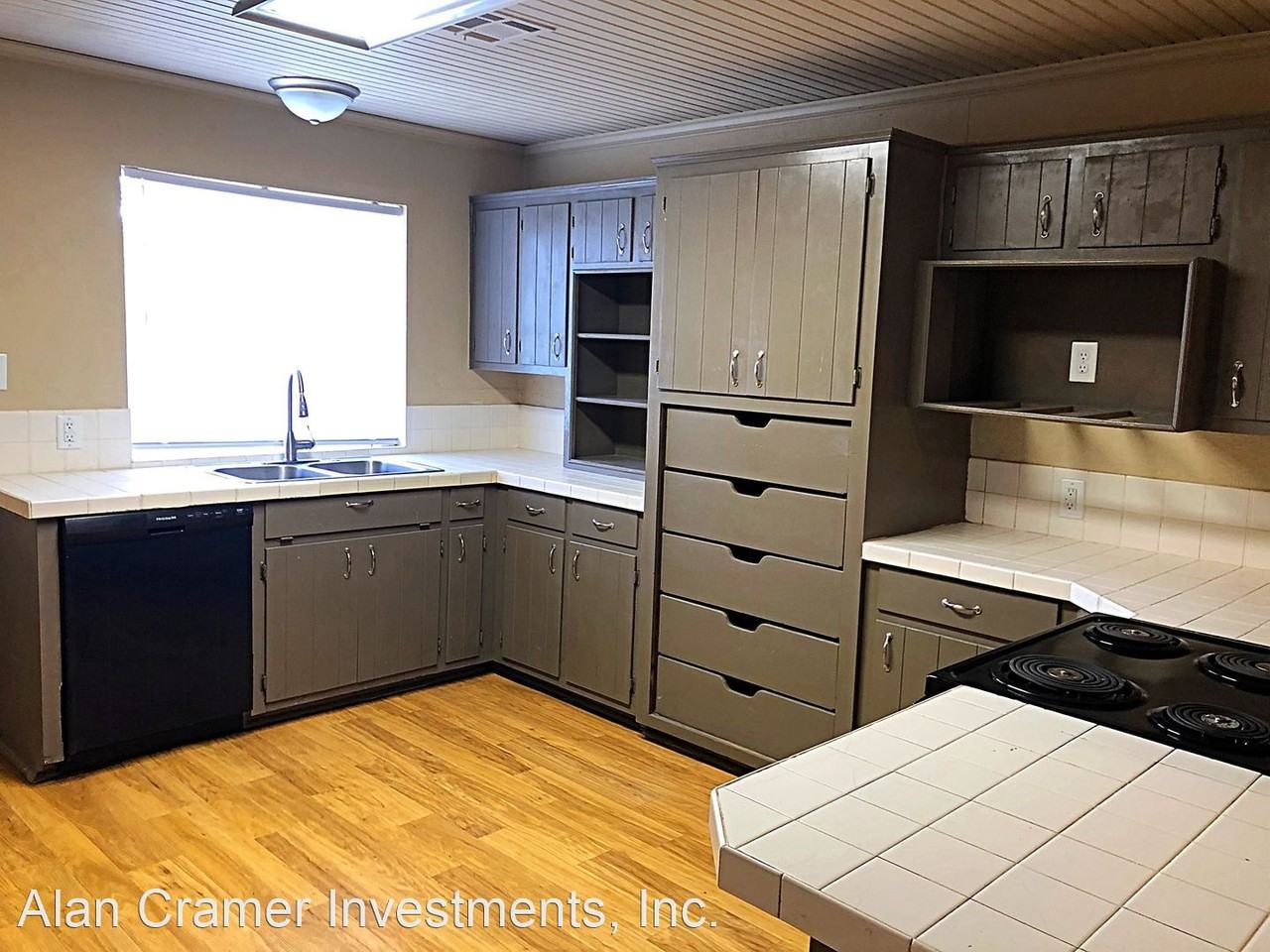 15525 Main St - Photo 3 of 12