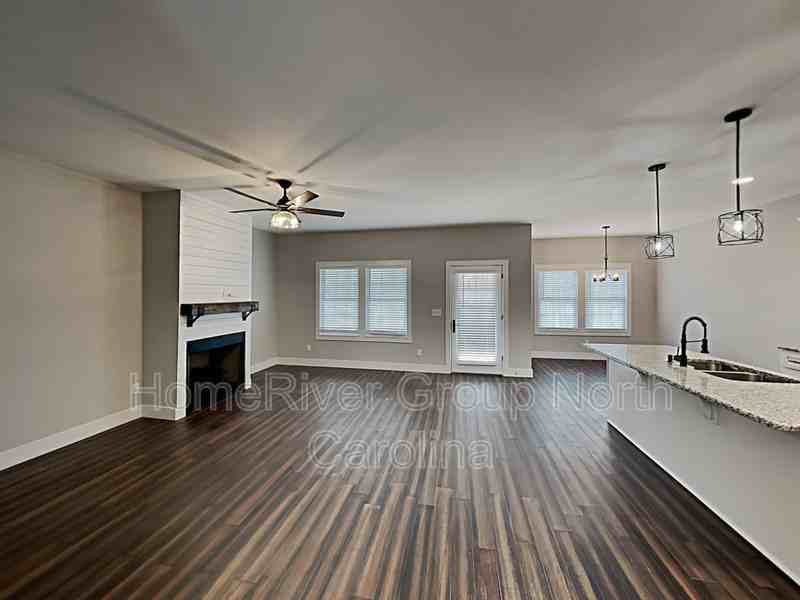 108 Daniels St - Photo 3 of 25