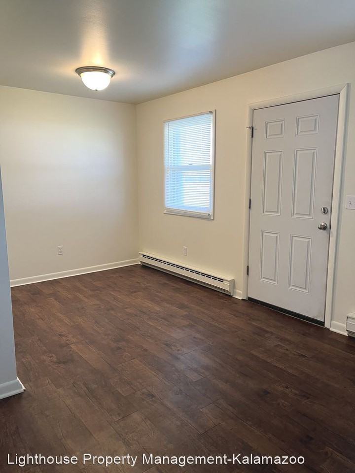 Eagles Landing - Photo 2 of 9