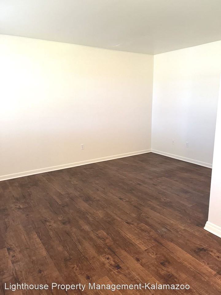 Eagles Landing - Photo 3 of 9