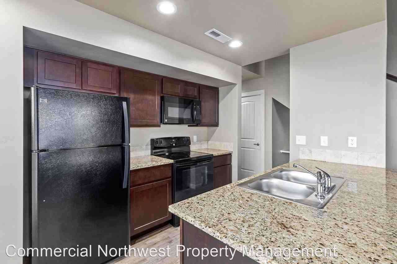 1835 Harrison ST N - Photo 3 of 13