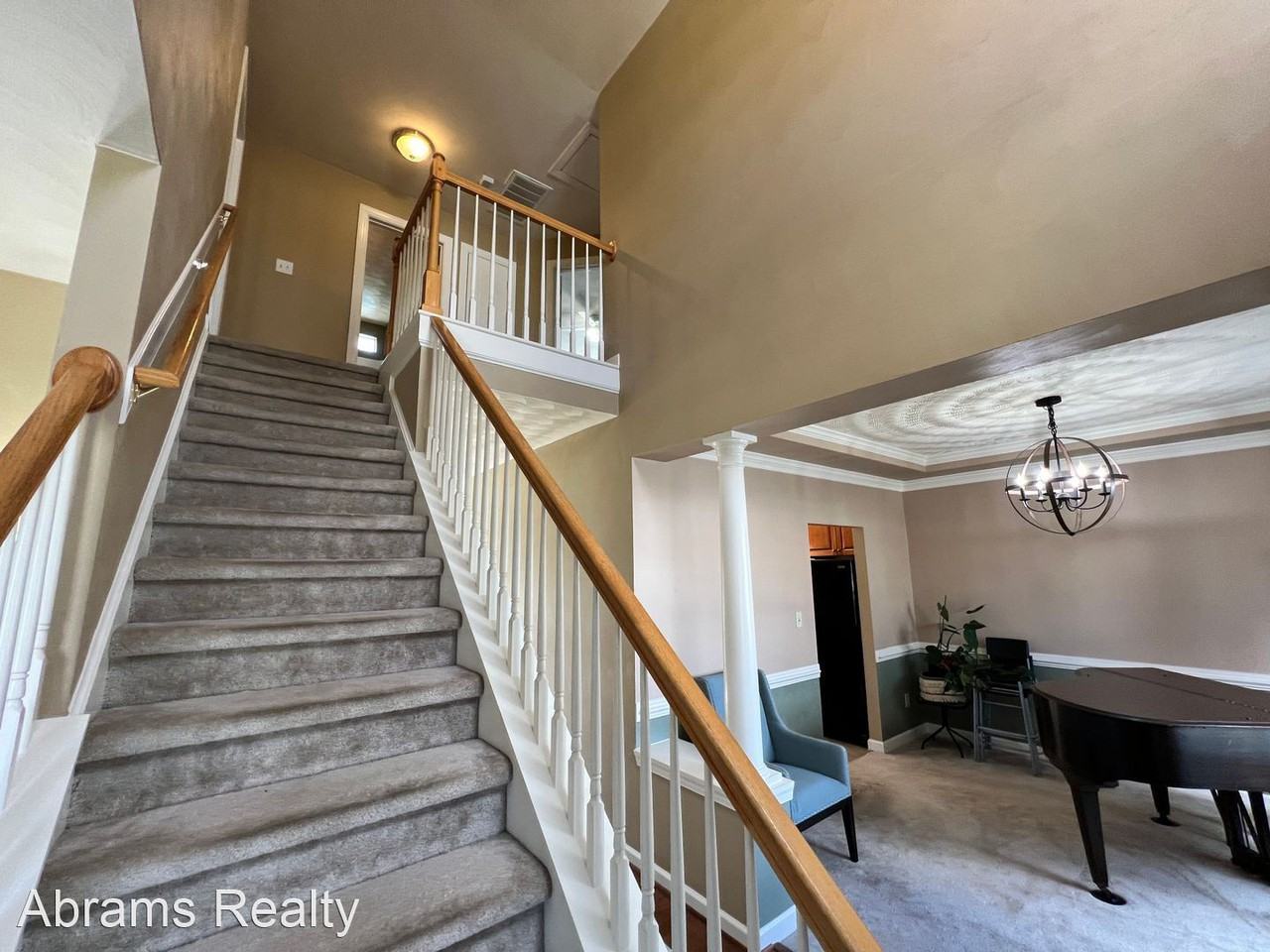 1805 Garner Ln - Photo 3 of 50