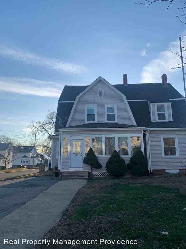 380 Bullocks Point Ave 1st Fl - Photo 2 of 10