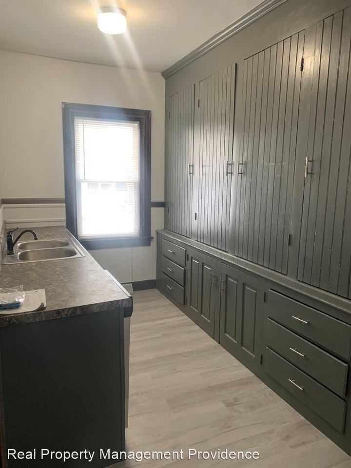 380 Bullocks Point Ave 1st Fl - Photo 3 of 10