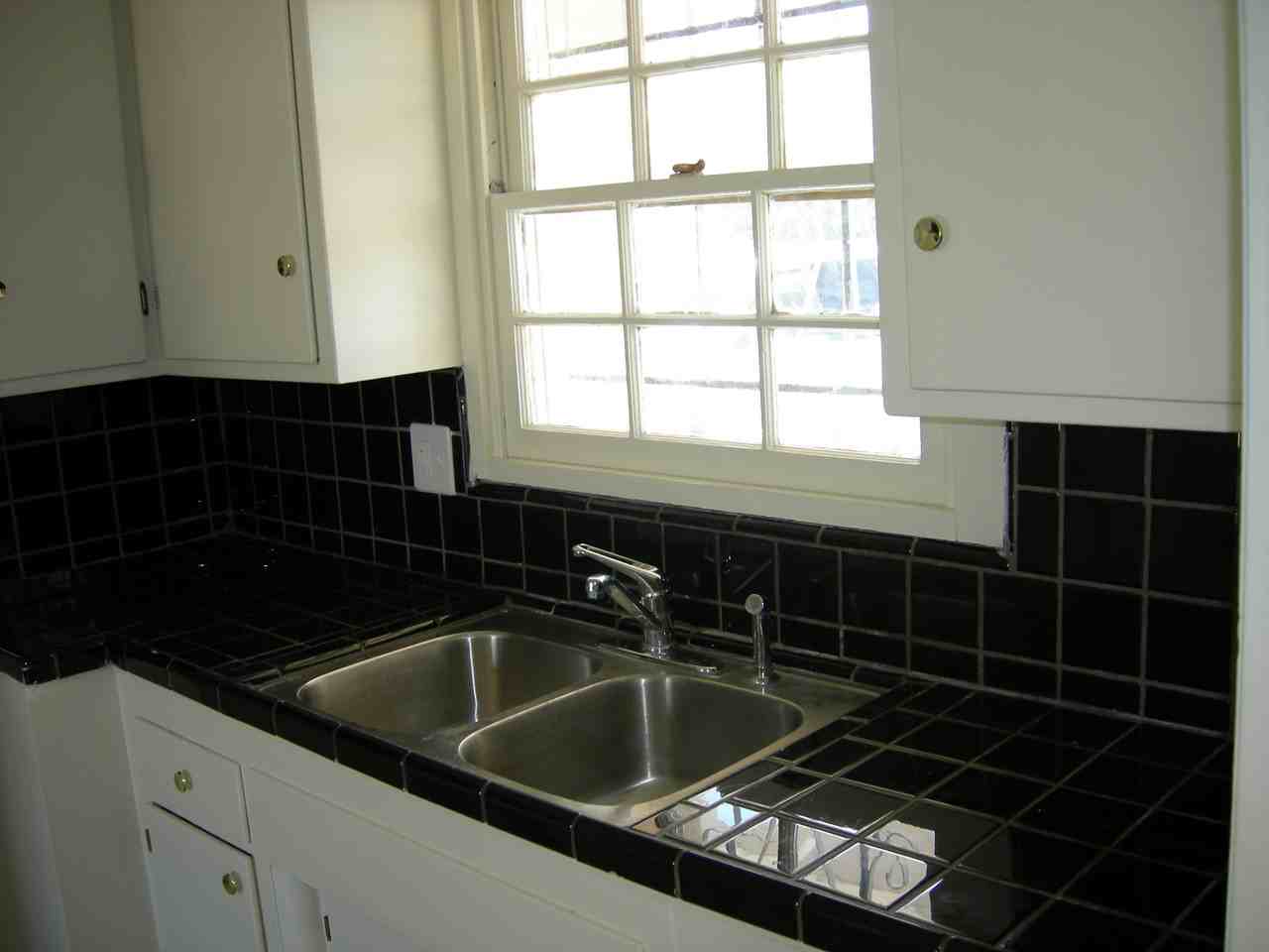 2568 Etiwanda Ave - Photo 2 of 4