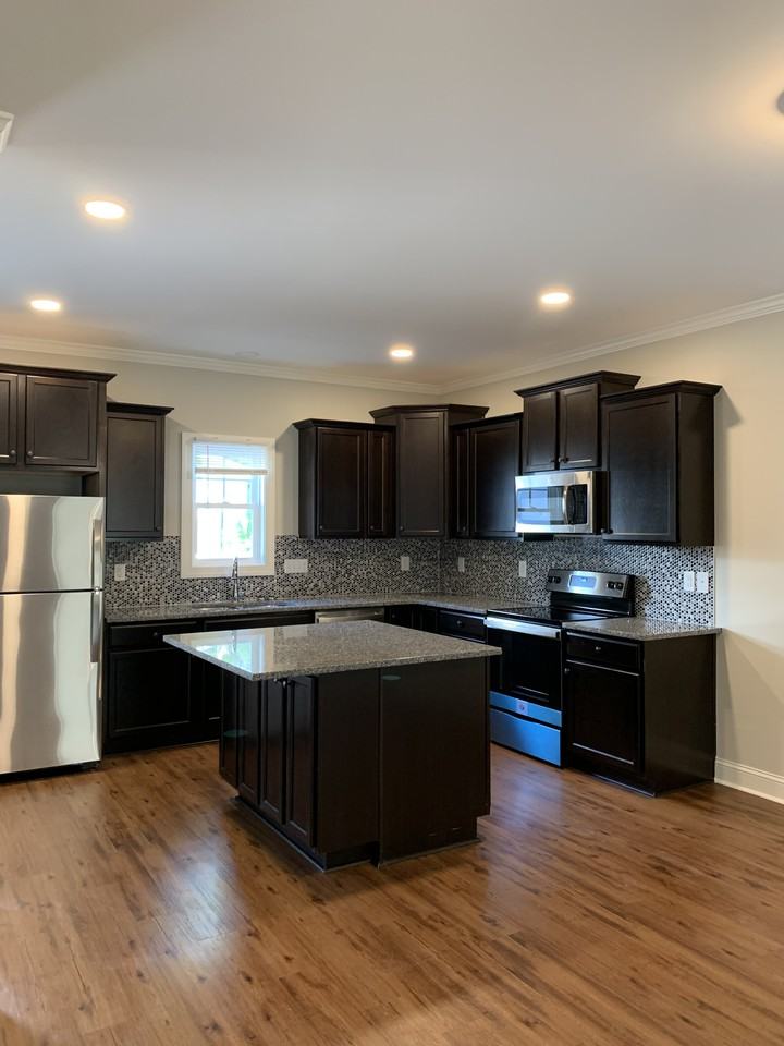 612 W Main St - Photo 3 of 20