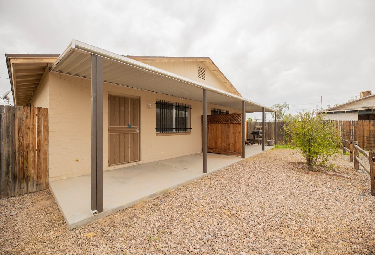 511 N Brown Ave - Photo 2 of 17