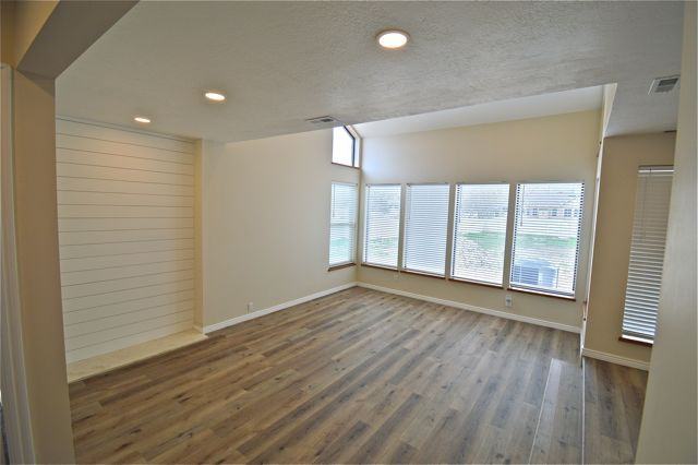 13785 Se - Photo 3 of 38