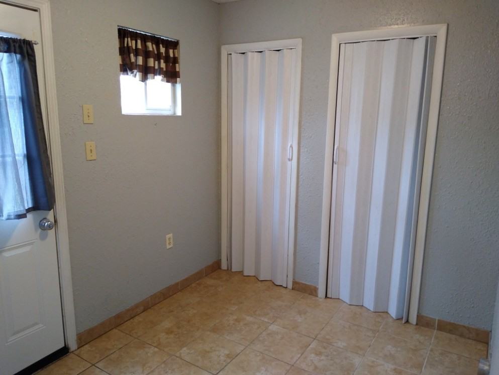 304 Beech St - Photo 3 of 11