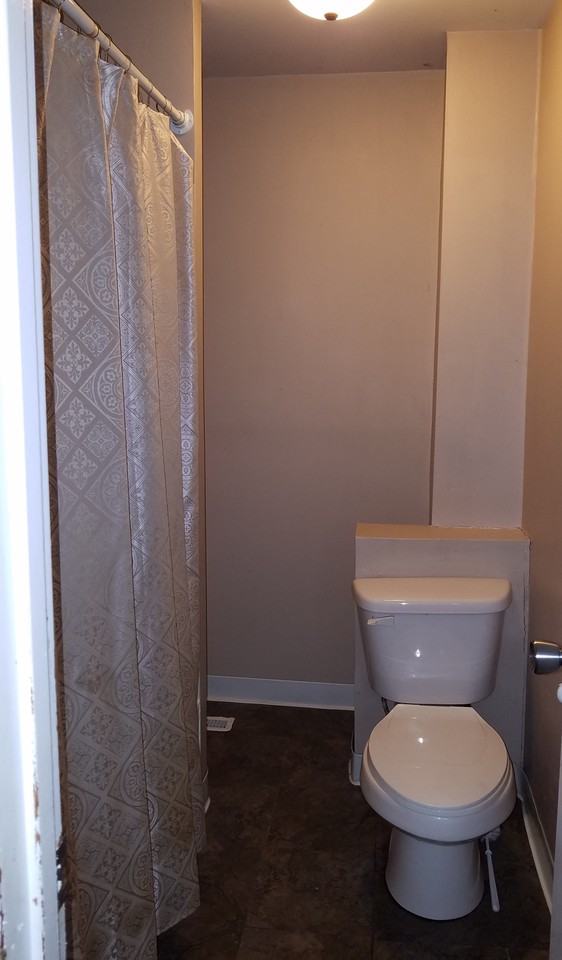 421 Pine St - Photo 2 of 7