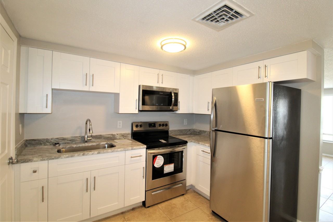 450 Briarwood Rd - Photo 2 of 13