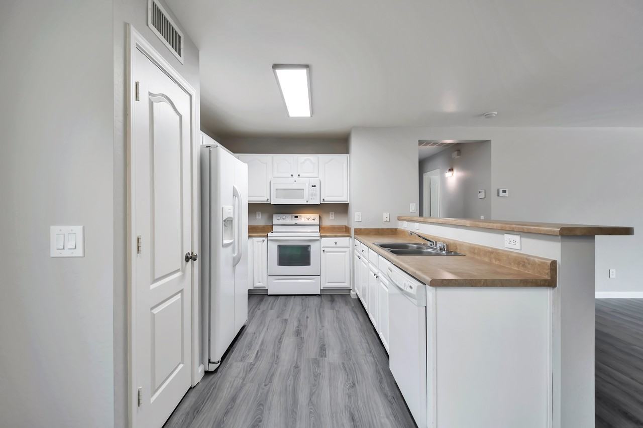 1735 E San Xavier Dr - Photo 4 of 15