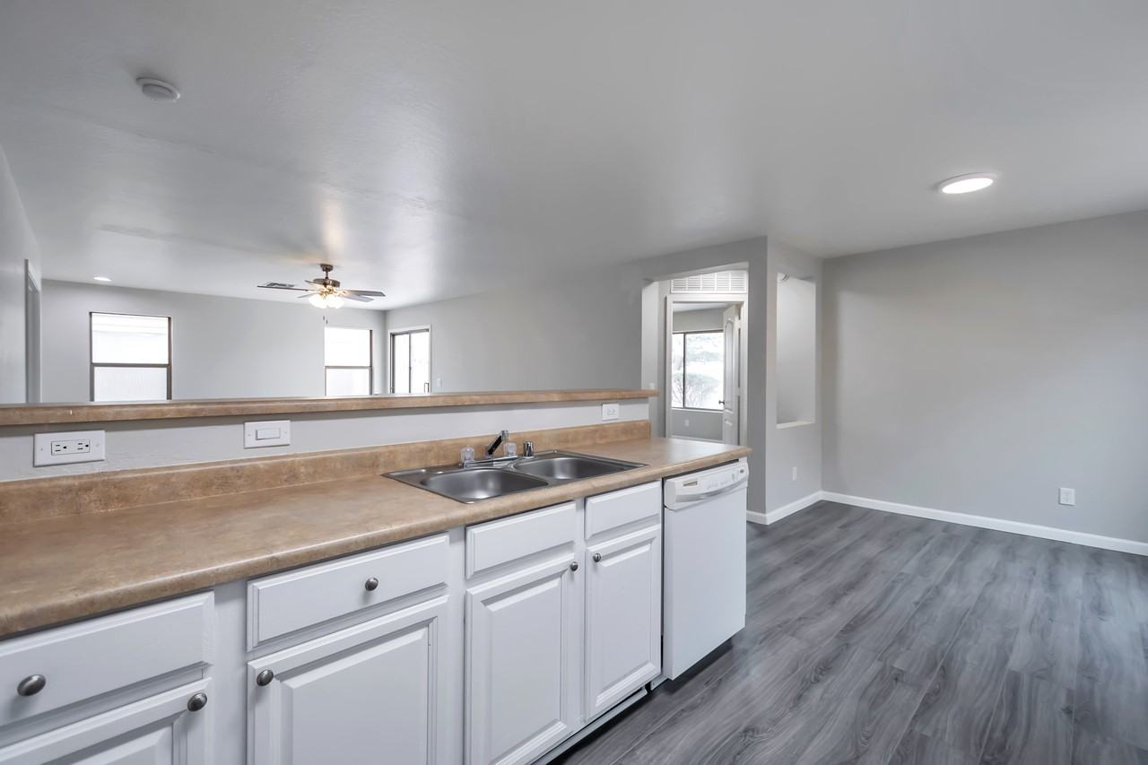1735 E San Xavier Dr - Photo 5 of 15