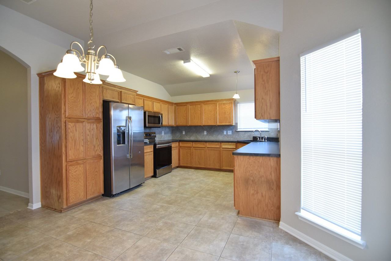 3605 Salt Fork Dr - Photo 4 of 20