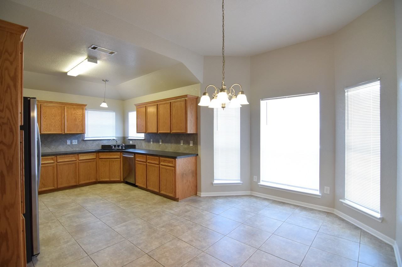 3605 Salt Fork Dr - Photo 5 of 20