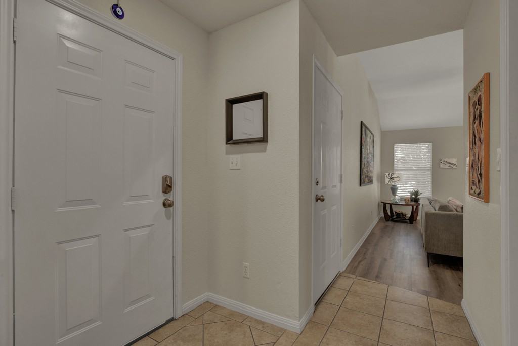 135 Dolly St - Photo 2 of 20