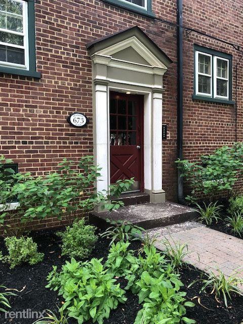 673 Franklin Pl - Photo 2 of 22