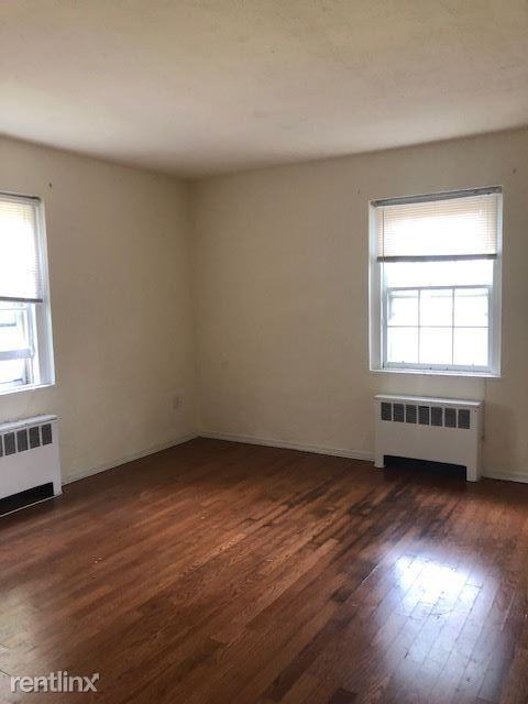 673 Franklin Pl - Photo 3 of 22