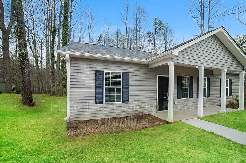 2048 Claxton Dr - Photo 3 of 18