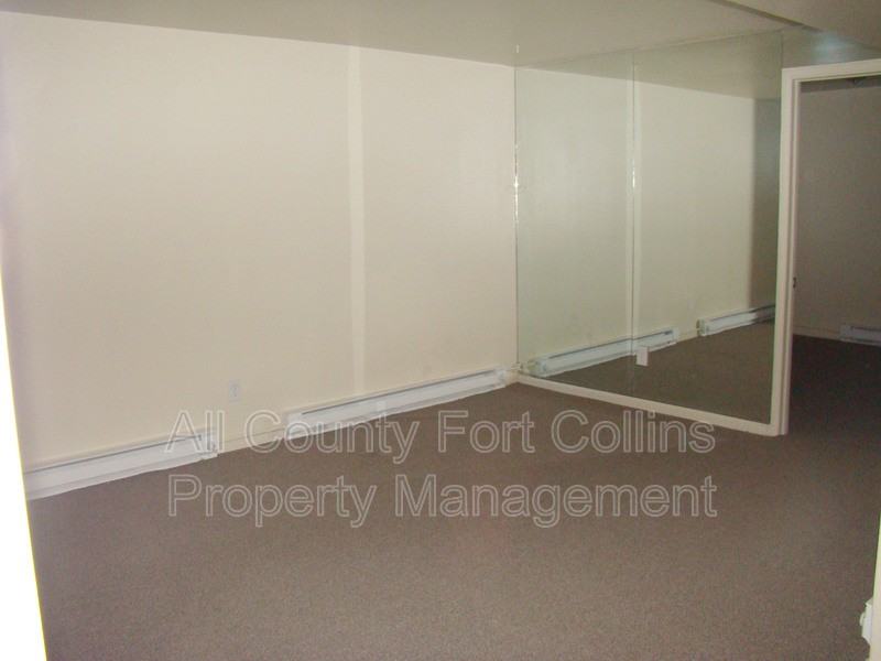 1108 Baker St #B - Photo 3 of 13