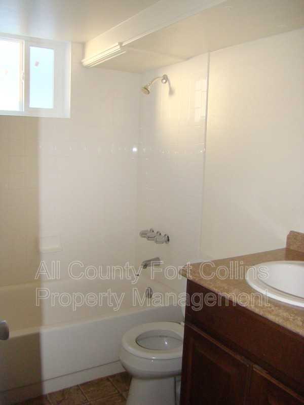 1108 Baker St #B - Photo 4 of 13