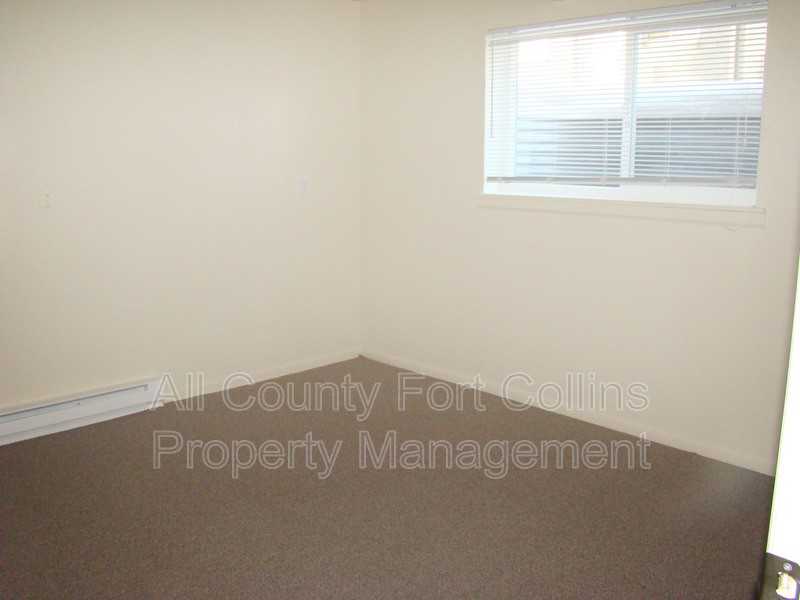 1108 Baker St #B - Photo 5 of 13