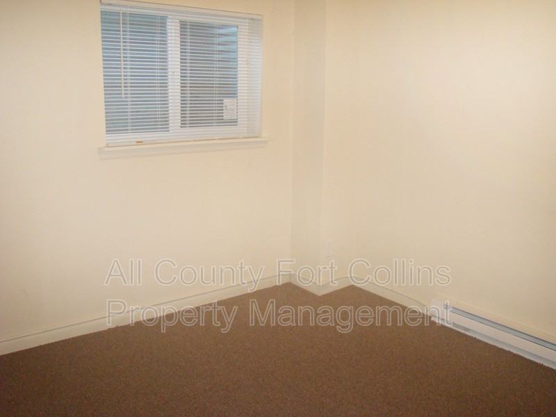 1108 Baker St #B - Photo 7 of 13