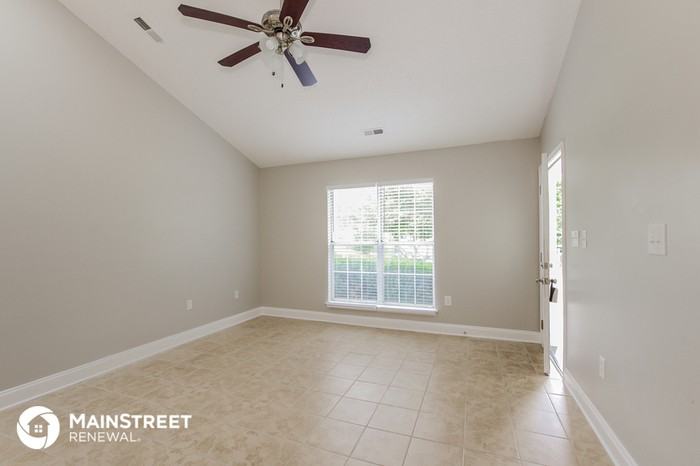 13701 Dealtry Ln - Photo 3 of 16