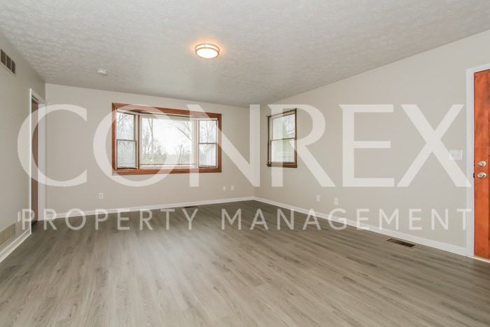 10216 Dewhill Ln - Photo 3 of 11